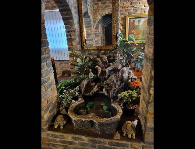 6 BEDROOM HOUSE FOR SALE IN WONDERBOOM